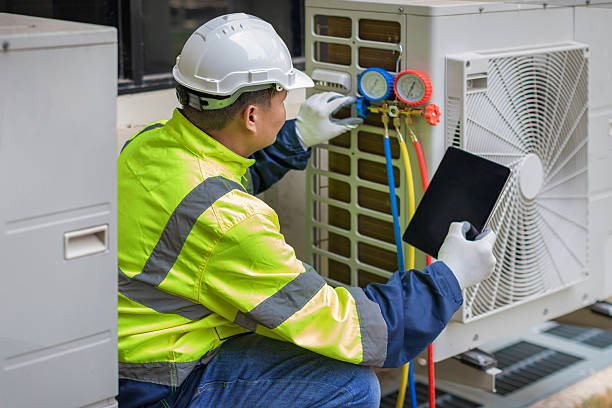Professional Hvac technician working in Delaware City, DE